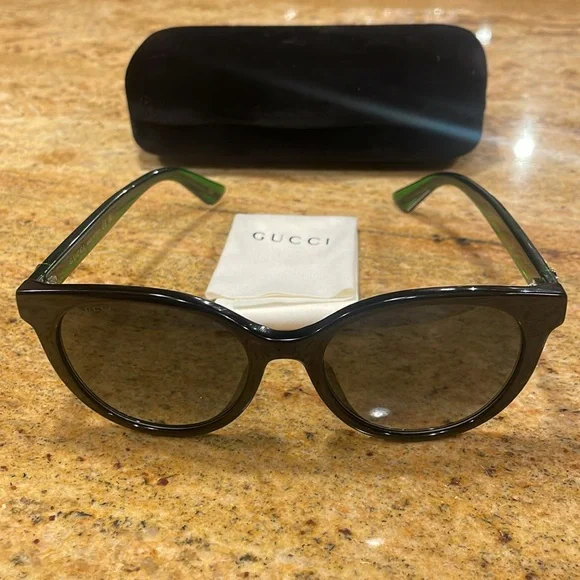 GucciGG0702SKN 54-19-145.Sunglasses.Authentic made in Italy 